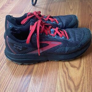Brooks Divide Women’s Athletic Shoes 
Size 7 
Used condition